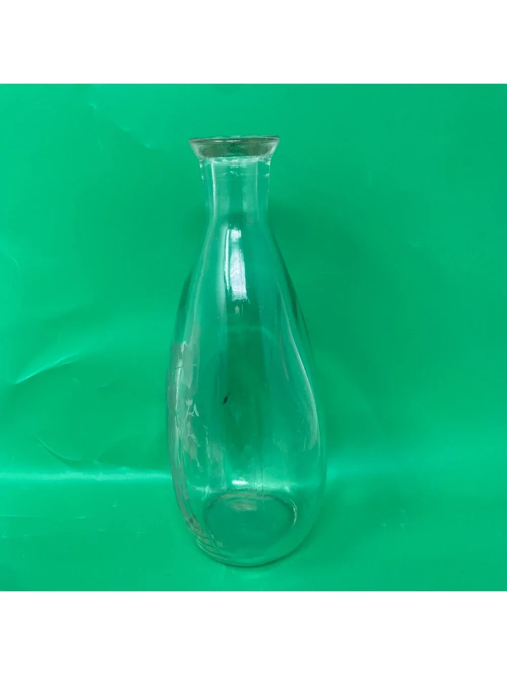 Vintage I W Harper Decanter  Courting Couple Decanter No Stopper 9